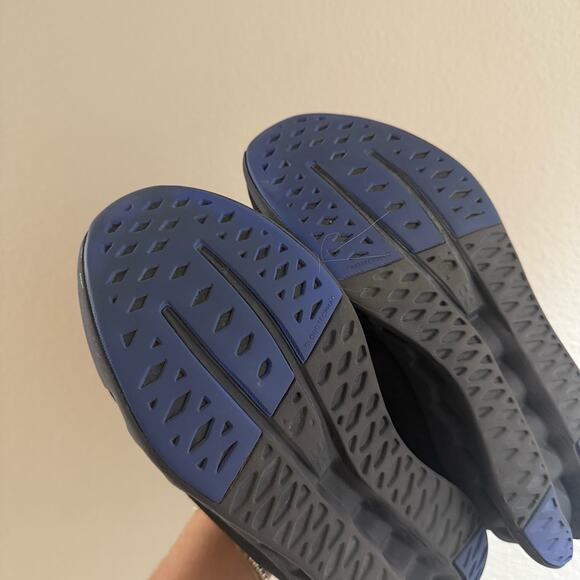 On Cloud Helion Cloudsurfer Women's sneaker in Black/Cobalt sz 9.5 - Picture 6 of 10